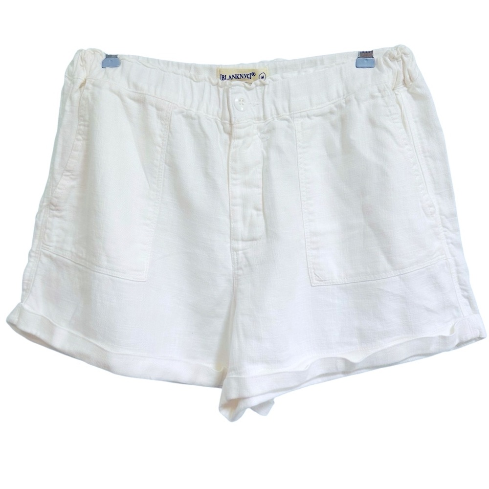 Blank NYC Linen & rayon white stretch pull on cuffed shorts, size Medium